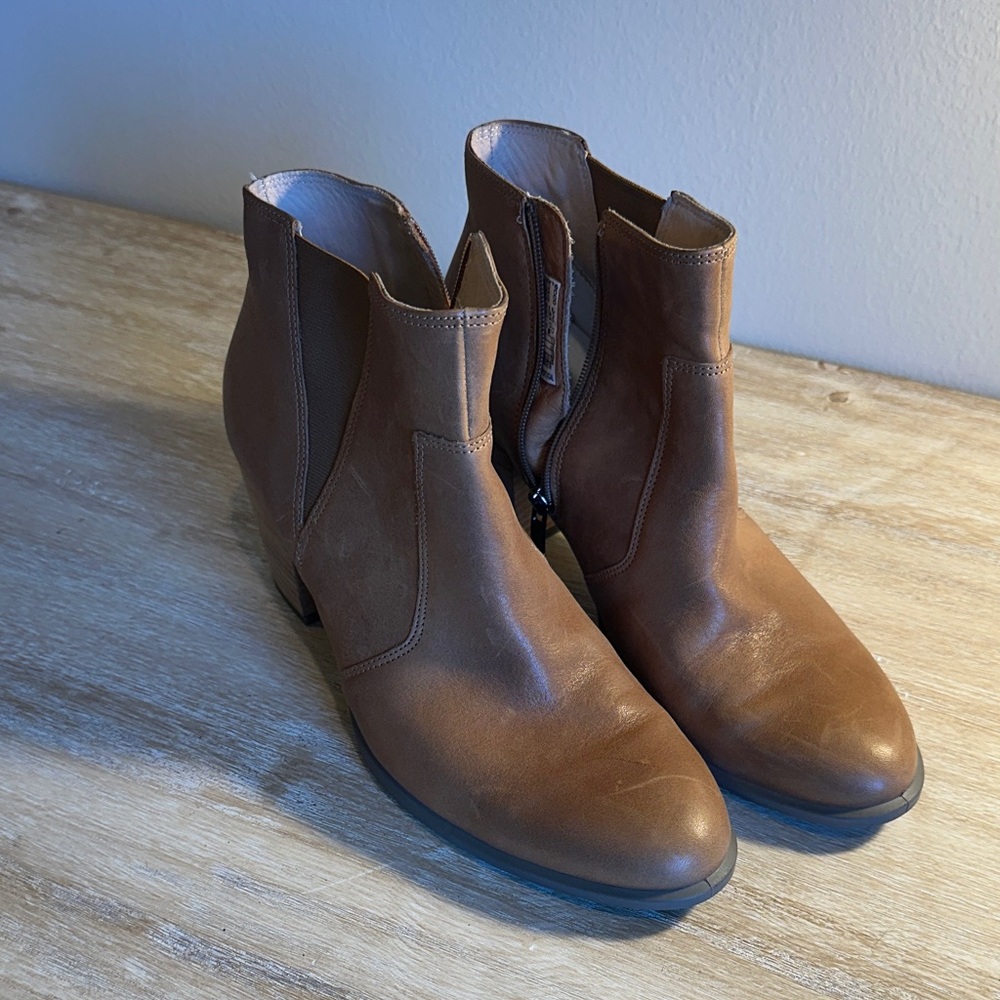 Ecco Tan Leather Ankle Booties